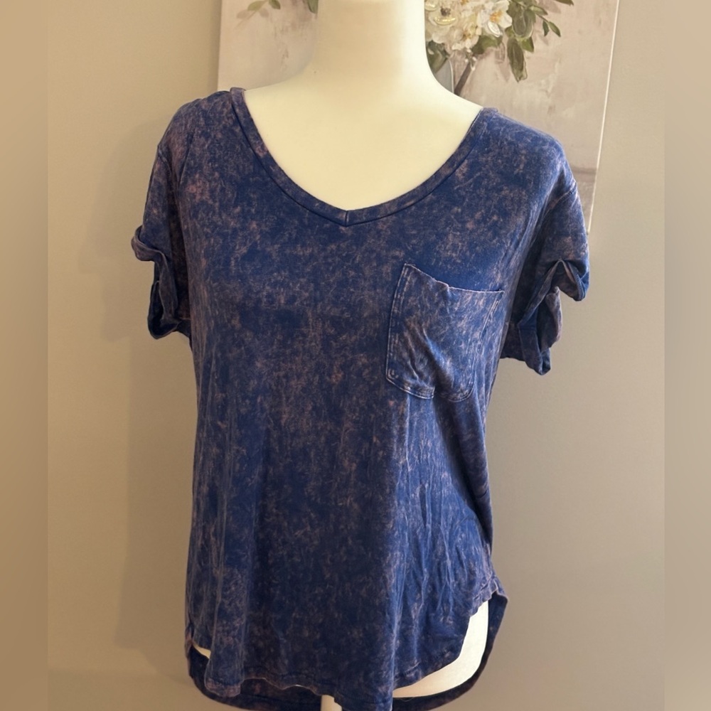 🦅CLOSET CLOSE OUT🦅
American Eagle TShirt Brand New💙🩷
Size Medium